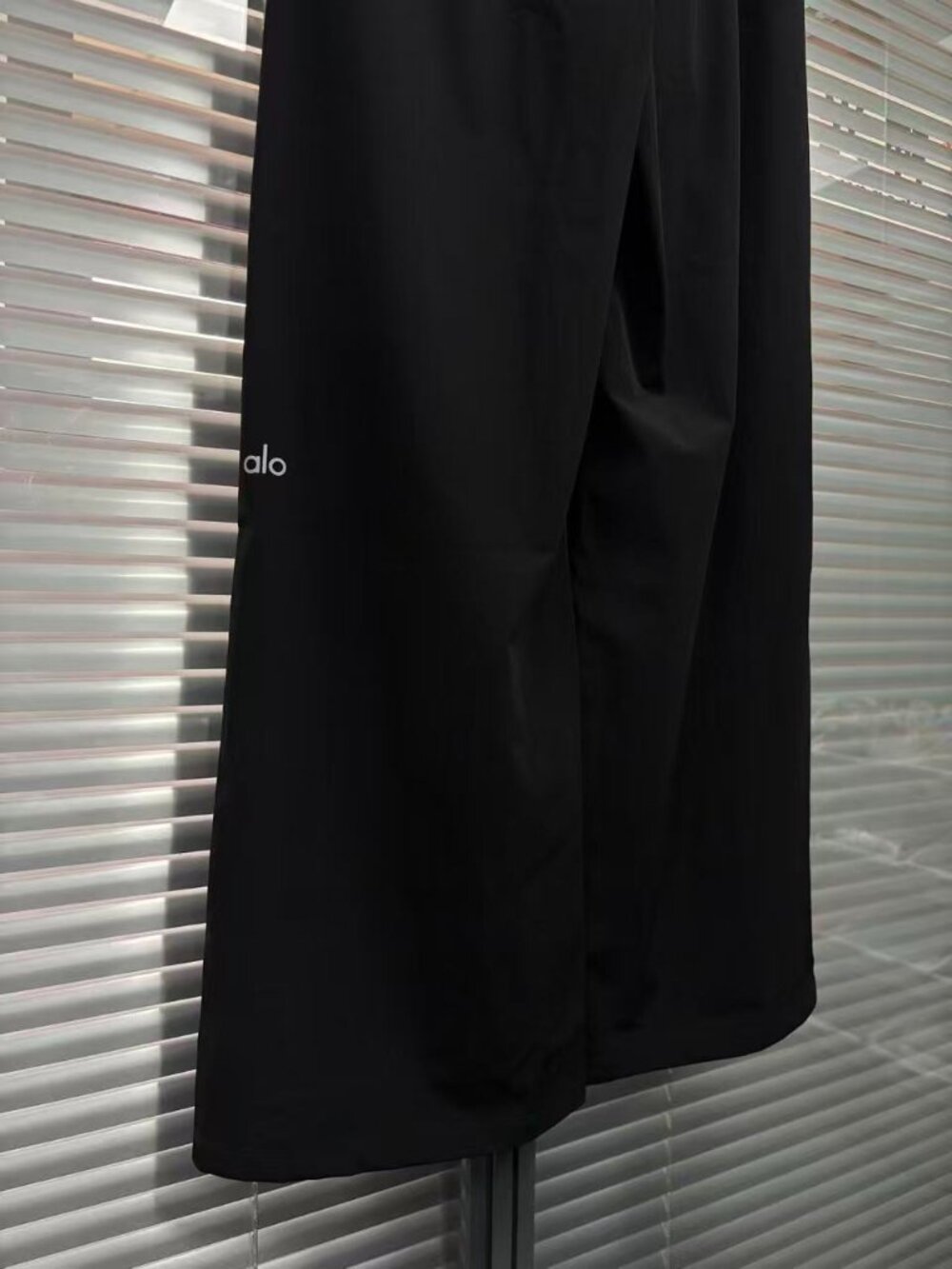 ALO Yoga Women's Black Suit Pants NWT ✨ High/Low Rise Straight Leg Regular Fit - Picture 6 of 7